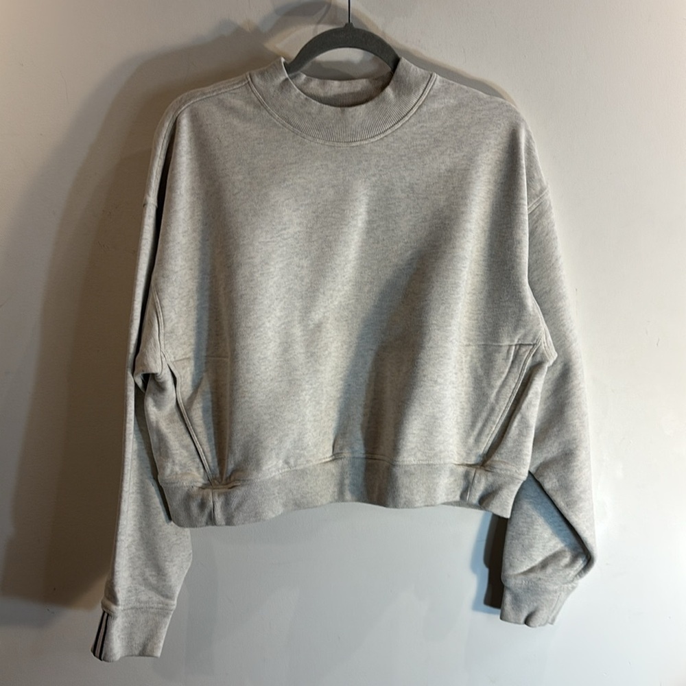 KIT and ACE Sz M Light Heather Gray Sweatshirt Striped Cuffs Zipper Pockets Crew